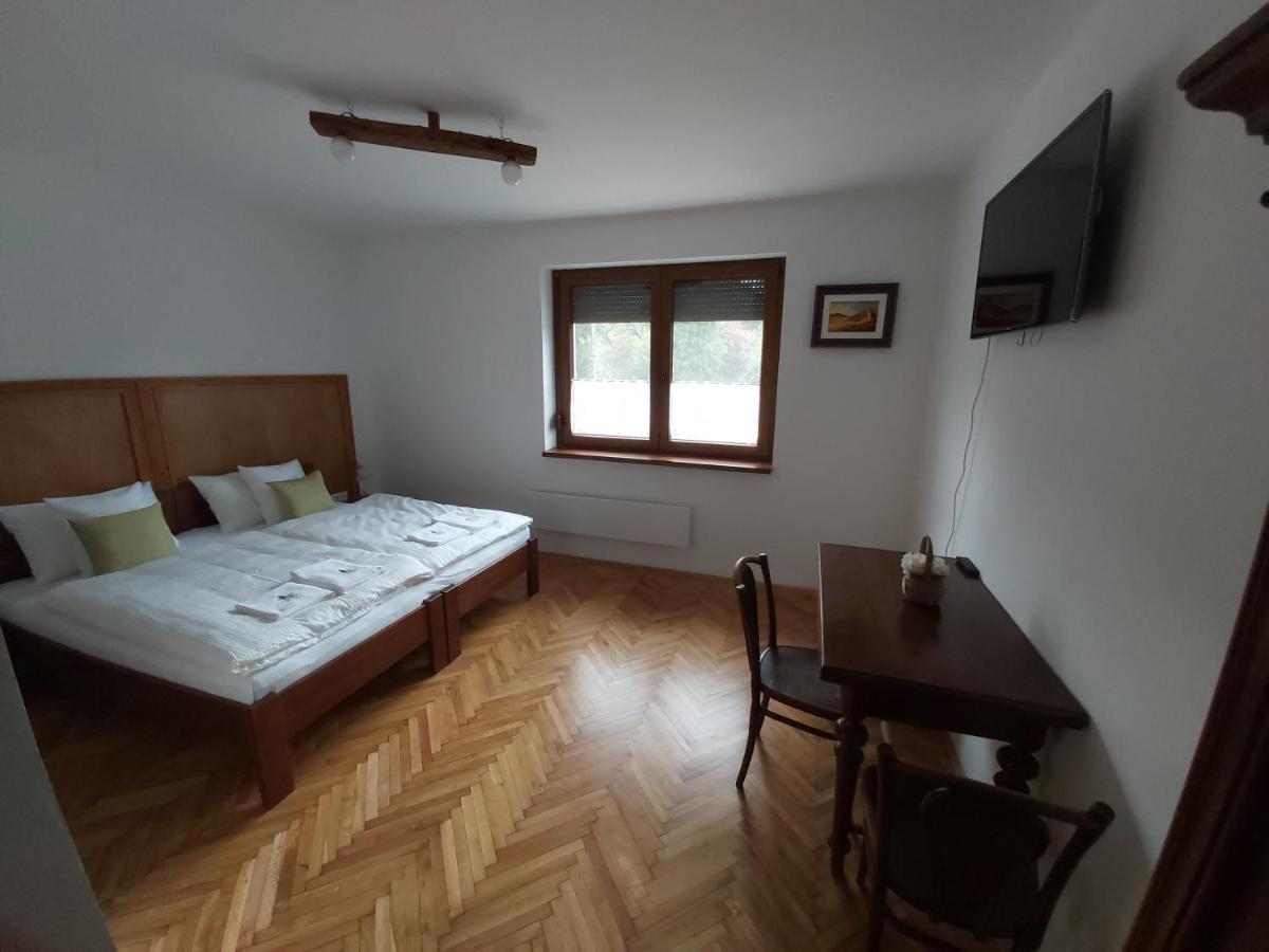 Mamutfenyo Panzio Bed & Breakfast Tata Luaran gambar