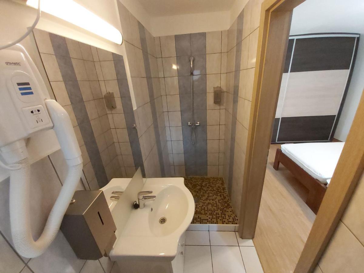 Mamutfenyo Panzio Bed & Breakfast Tata Luaran gambar