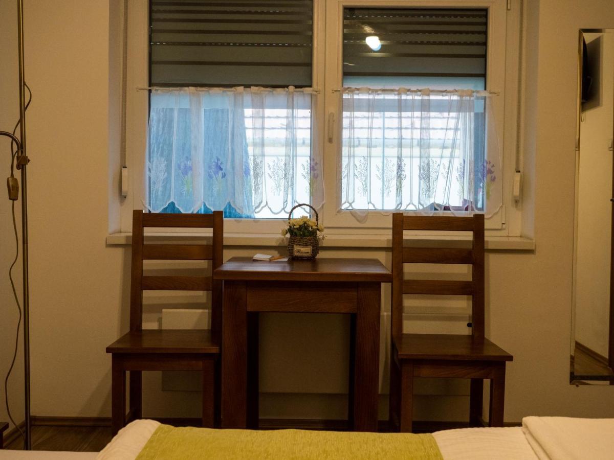 Mamutfenyo Panzio Bed & Breakfast Tata Luaran gambar