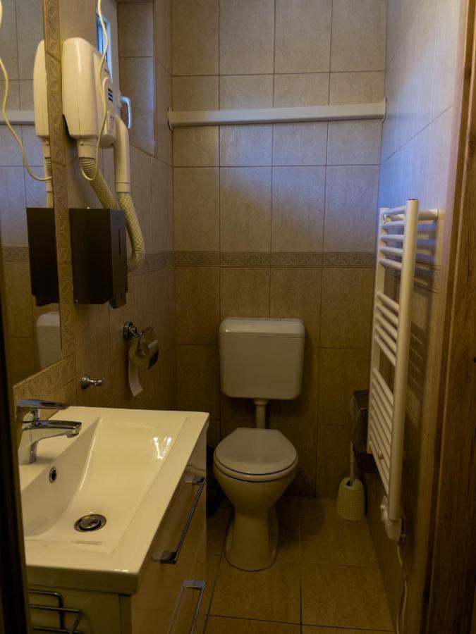 Mamutfenyo Panzio Bed & Breakfast Tata Luaran gambar
