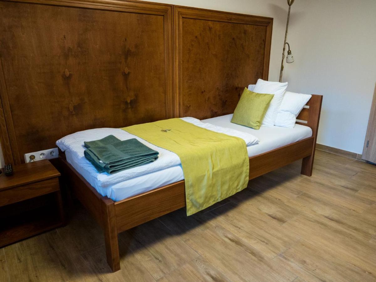 Mamutfenyo Panzio Bed & Breakfast Tata Luaran gambar
